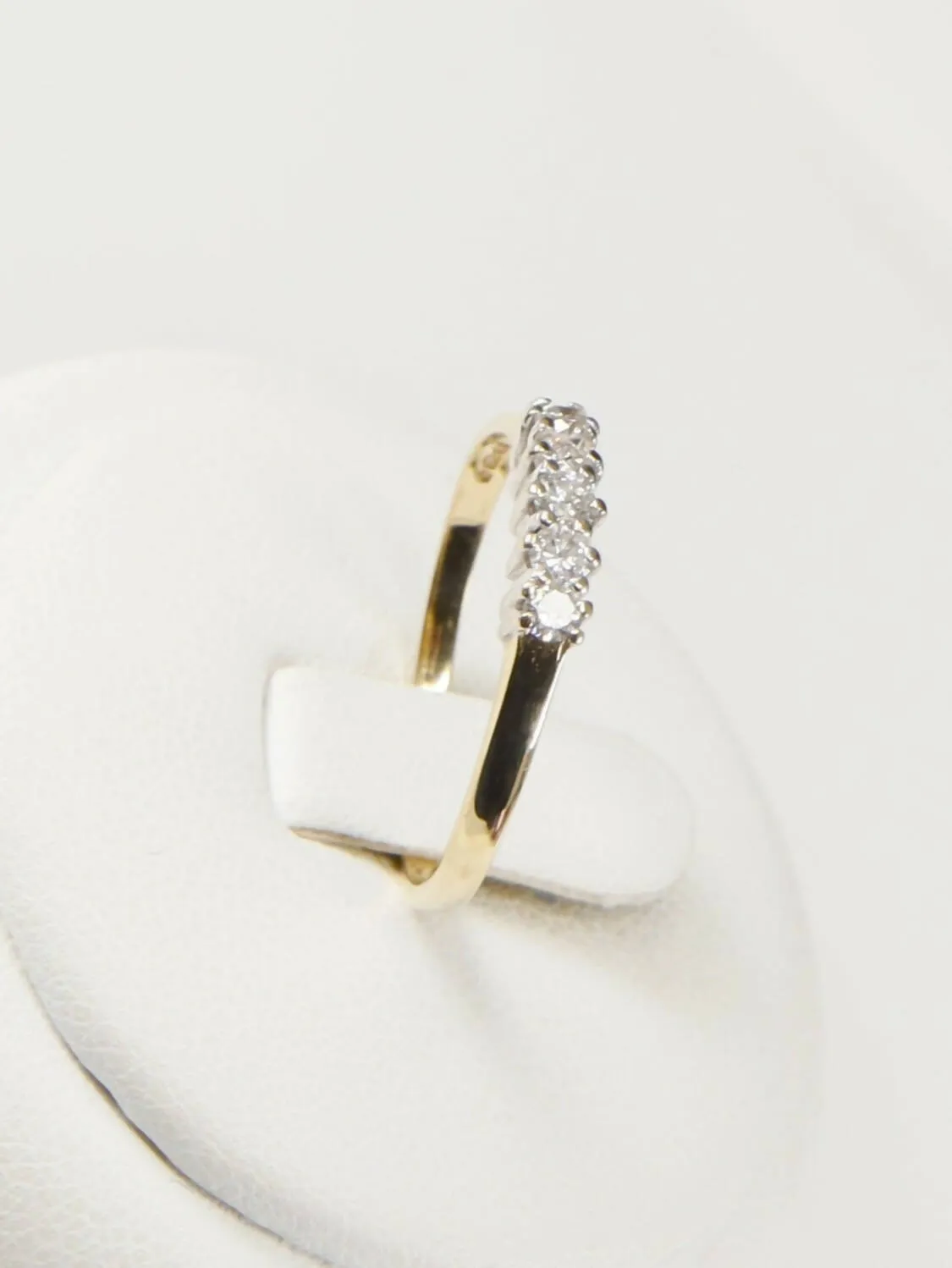 9ct Gold 5 Stone Diamond Ring