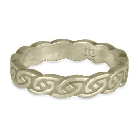 Borderless Petra Wedding Ring in 18K Yellow or White Gold