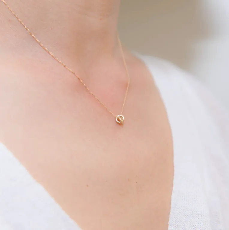 Embrace Necklace in 14ct gold - Carla Caruso