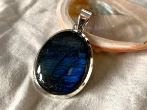 Labradorite Naevia Pendant - Large Oval