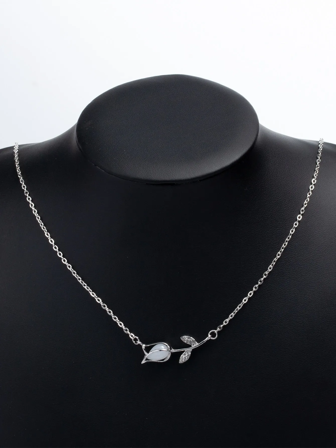 Rhinestone Detail Tulip Design Necklace Creative Necklace for Women Fashion