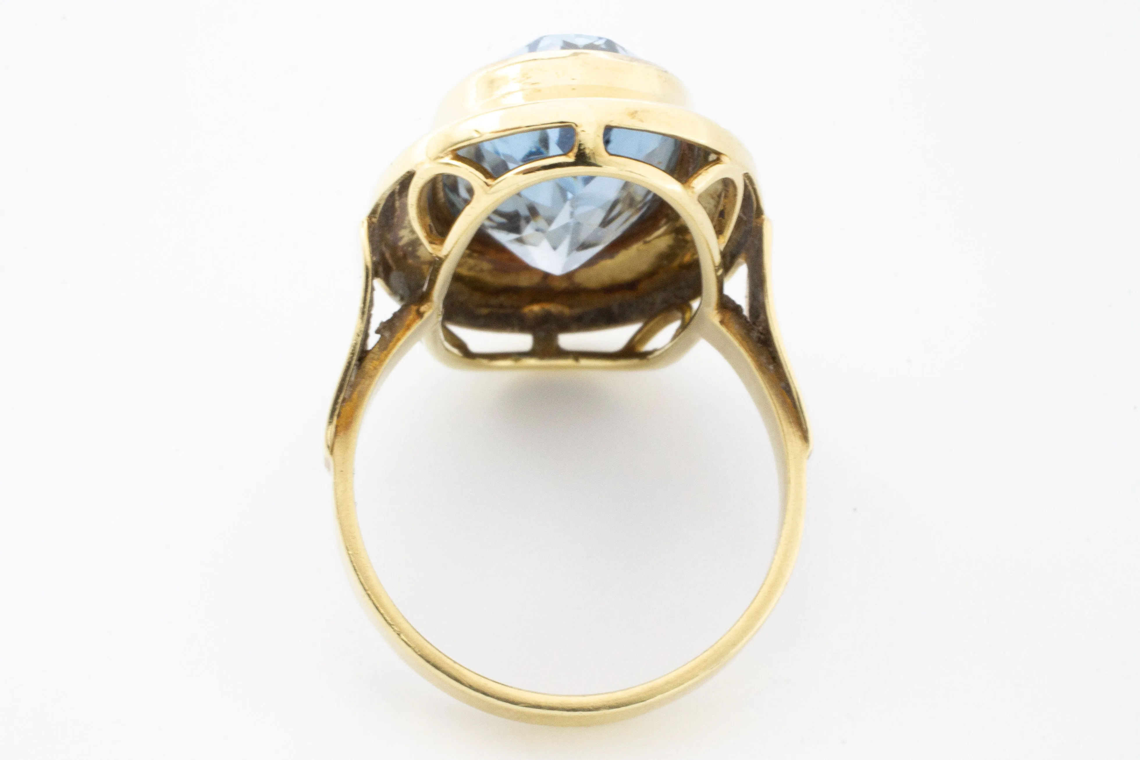 Vintage gold ring with synthetic blue topaz